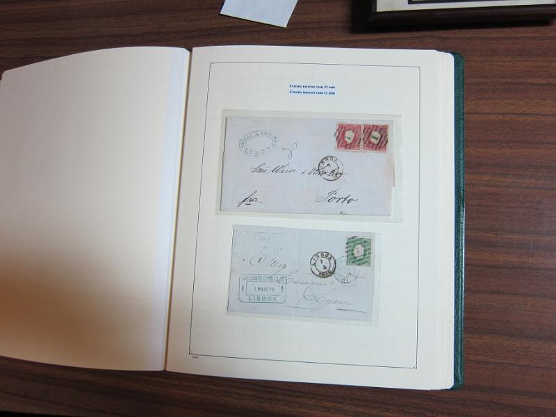 0018 (48).JPG -     Lote:    18      Marcofilia      Lotes Especiais       Descrição:         Portugal &mdash; Colecção especializada em dois álbuns com estudo especializado das marcas de duplo círculo e circulares de Lisboa, com selos de diversas emissões e cartas. Lote a ver.        Lote       Valor Base:     &euro; 1.000,00     Valor Venda:     Retirado     